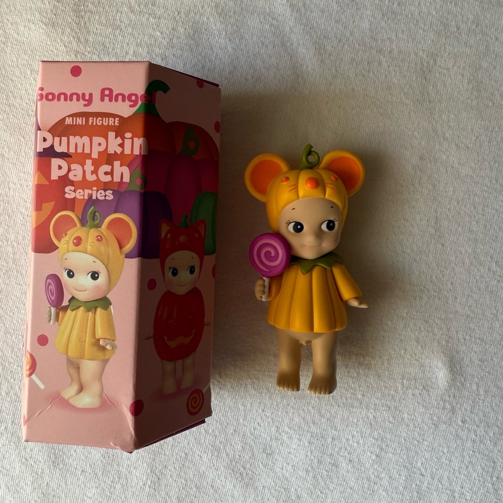 NWT Sonny Angel Pumpkin
Patch Mouse
